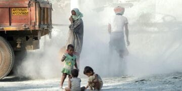 Air Pollution reduced the age of Indians by 5 years, India is the second most polluted country in the world