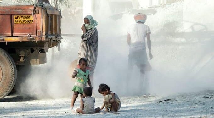 Air Pollution reduced the age of Indians by 5 years, India is the second most polluted country in the world