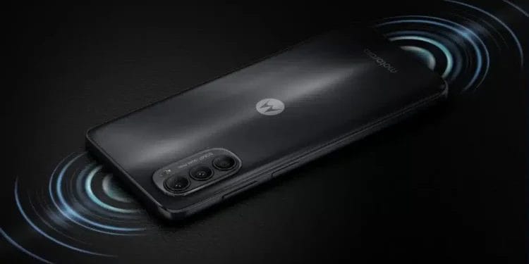 Motorola launched two smartphones at the same time, know the features and price