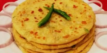 Have you ever eaten potato-gingal parathas! Do try this recipe