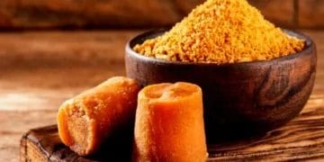 Regular intake of jaggery with stale mouth, lukewarm water, helps in making the body perfect along with blood pressure.