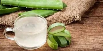 This thing applied with aloe vera on the face at night, acne will disappear