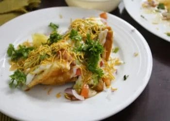 Tired of eating samosas, then try this new recipe of Dahi Samosa Chaat