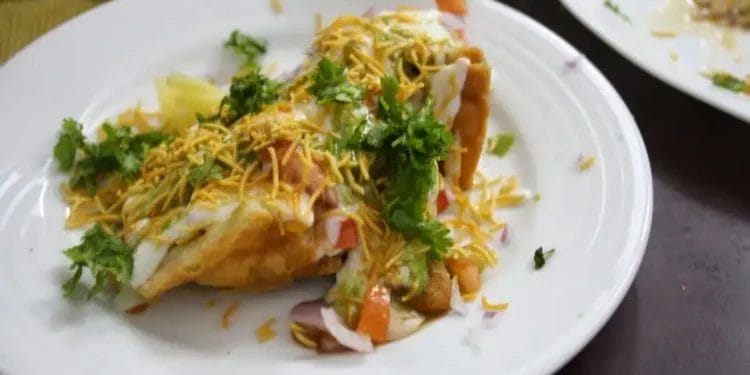 Tired of eating samosas, then try this new recipe of Dahi Samosa Chaat