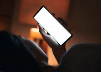 Use of phone at night invites diseases, increase in the number of patients of depression