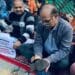 College professor polishes shoes on footpath, know why