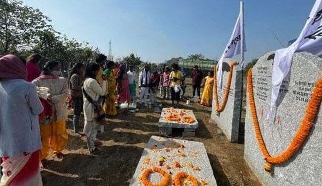 आदिवासियों ने मसना स्थल पर की हड़गड़ी पूजा, अपने पूर्वजों के किए याद