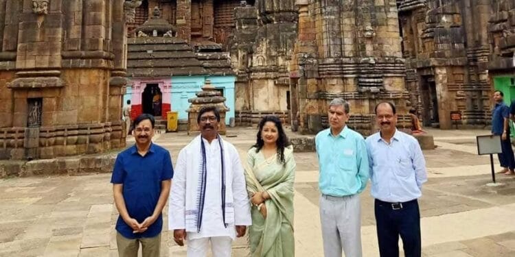 Hemant Soren visited Lingaraj Temple Bhubaneswar