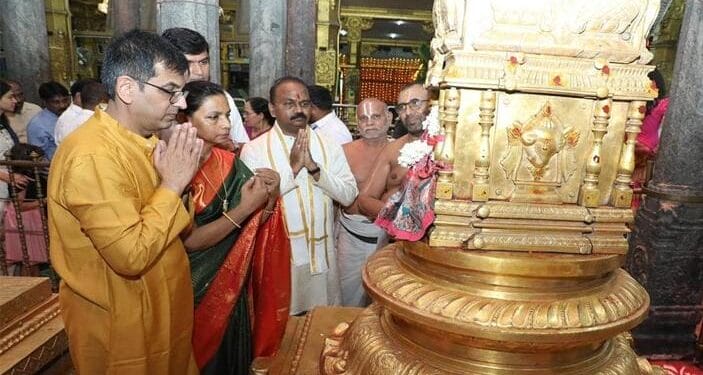 Amidst the controversy over Tirupati Balaji Laddu, CJI reached Tirupati temple, offered prayers and took prasad