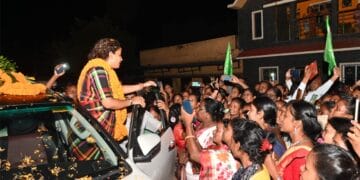 Women waited for Kalpana Soren till late night amidst heavy rain