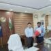 Ranchi's new Deputy Commissioner Manjunath Bhajantri took charge, former Deputy Commissioner welcomed him with a bouquet