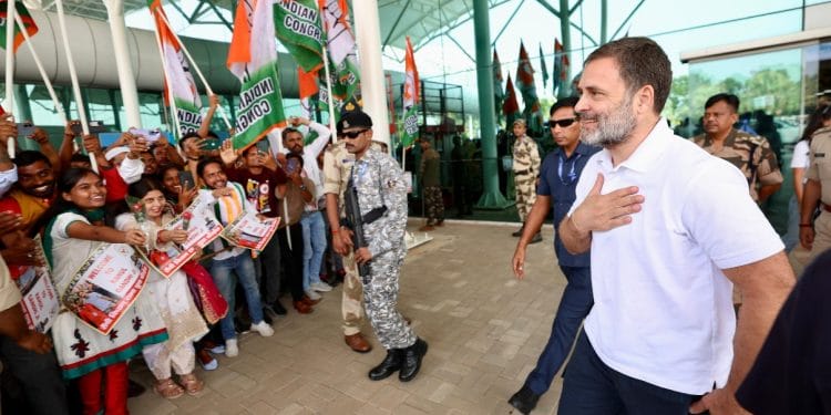 Rahul Gandhi welcomed at Ranchi Airport