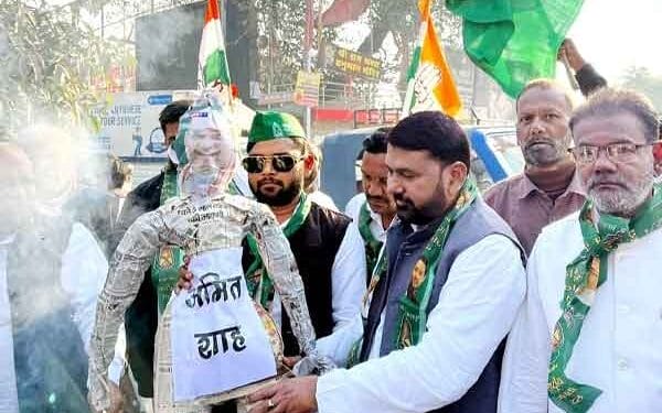 leaders burnt Amit Shah's effigy